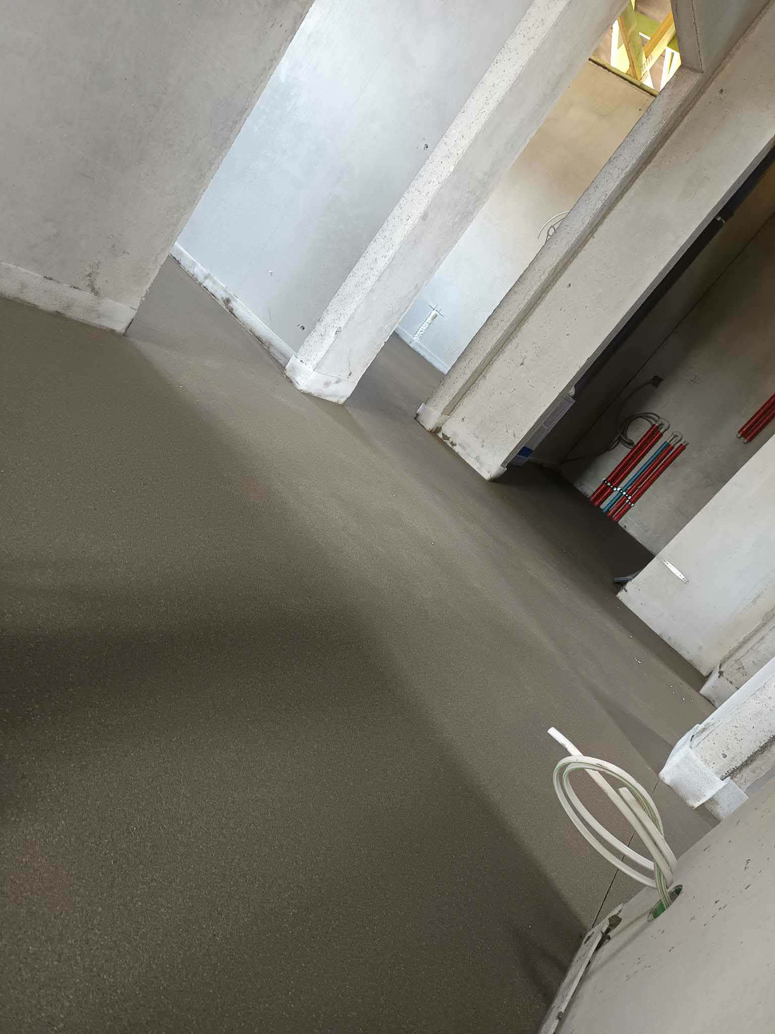 Profesjonalne wylewki cementowe – równa i trwała posadzka